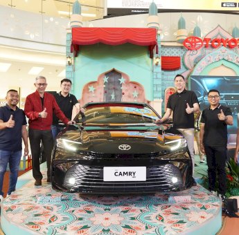 Resmi Mengaspal di Makassar, New Camry Hybrid Tampil Elegant dan Sporty