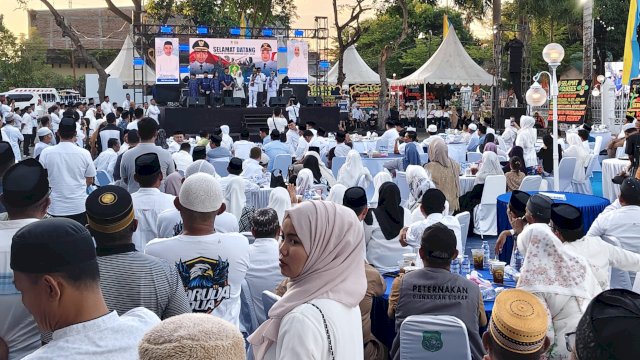 Warga Sidrap memadati Rumah Jabatan Kepala Daerah di Lanto Dg Pasewang, Kecamatan Maritenggae, Sidrap, dalam acara buka puasa bersama, Sabtu (1/3/2025). (Foto: Istimewa)