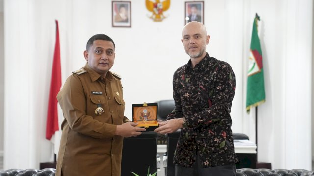 Wali Kota Makassar, Munafri Arifuddin, menerima kunjungan kehormatan Konjen Amerika Serikat untuk Indonesia Christopher Green, di Balai Kota Makassar, Senin (10/3/2025). (Foto: Istimewa)