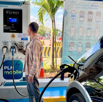 Kunjungi SPKLU di Banten, Menteri ESDM Apresiasi Kesiapan PLN Sambut Mudik Lebaran 2025