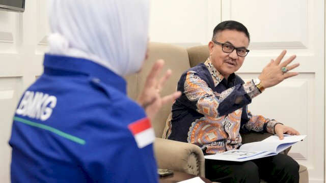Sekda Sulsel, Jufri Rahman menerima kunjungan Kepala BMKG Pusat, Prof Dwikorita Karnawati di Baruga Lounge, Kantor Gubernur Sulsel, Minggu (16/3/2025). (Foto: Istimewa)