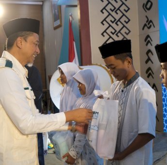Momen Ramadan, PLN UID Sulselrabar Berbagi Kebahagiaan dengan Yatim Dhuafa dan Purnabakti