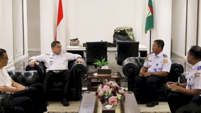 Suasana audiensi Direktur Politeknik Ilmu Pelayaran (PIP) Makassar, Rudy Susanto, dengan Wali Kota Makassar Munafri Arifuddin di Balai Kota Makassar, Rabu (19/3/2025). (Foto: Istimewa)
