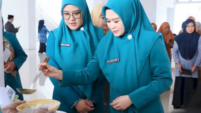 Ket: Ketua TP PKK Parepare bersama Sekretaris TP PKk Kota Parepare