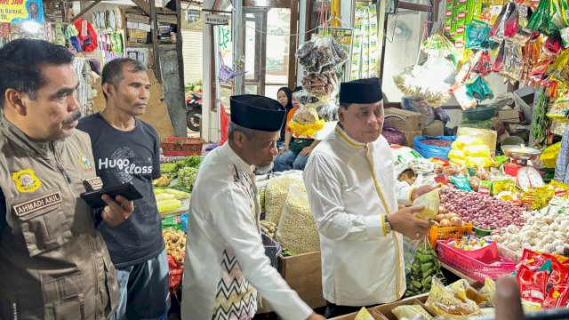 Wakil Ketua Komisi VI DPR RI, Nurdin Halid saat melakukan sidak di Pasar Pa'baeng-baeng, Jalan Sultan Alauddin, Makassar, Sabtu (29/3/2025). (Foto: Istimewa)