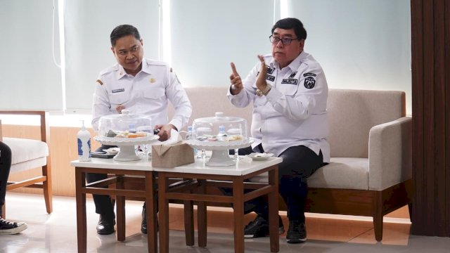 Ket: Pj Wali Kota Bangga Parepare Punya Layanan Bedah Saraf di RS Hasri Ainun Habibie.