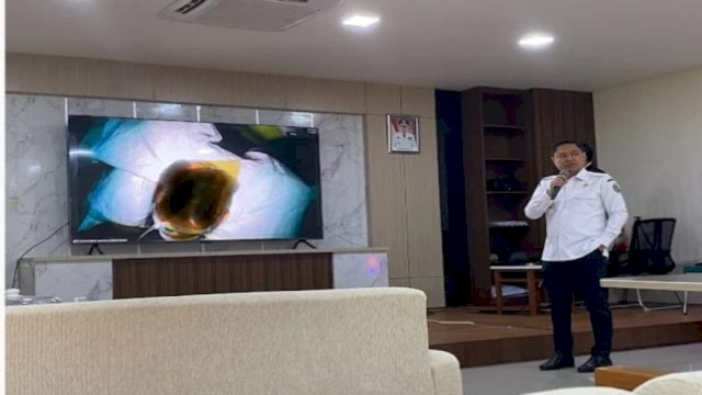 Ket: Operasi Otak di RS Hasri Ainun Habibie