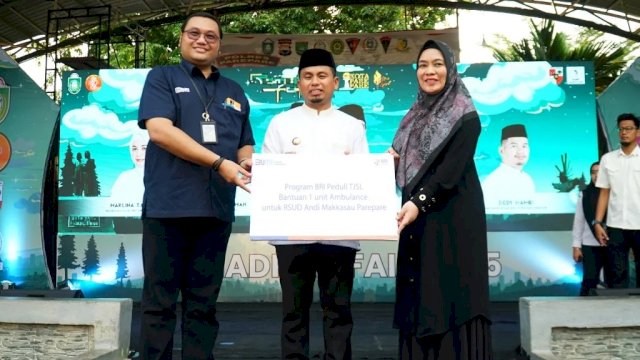 Ket: RSUD Andi Makkasau Terima CSR Ambulans dari BRI