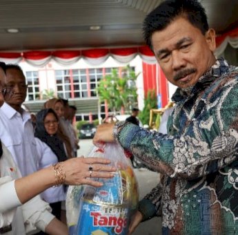 Pemkab Kukar Bagikan Paket Lebaran untuk ASN dan Non ASN sebagai Wujud Kebersamaan