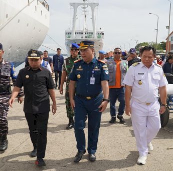 Pastikan Kelancaran Arus Balik Lebaran, Wali Kota Parepare Tasming Hamid Tinjau Pelabuhan Nusantara