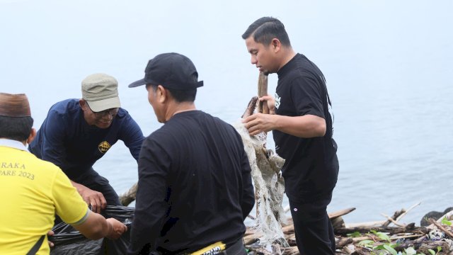 Ket: Wali Kota Parepare, Tasming Hamid Pimpin Kerja Bakti 