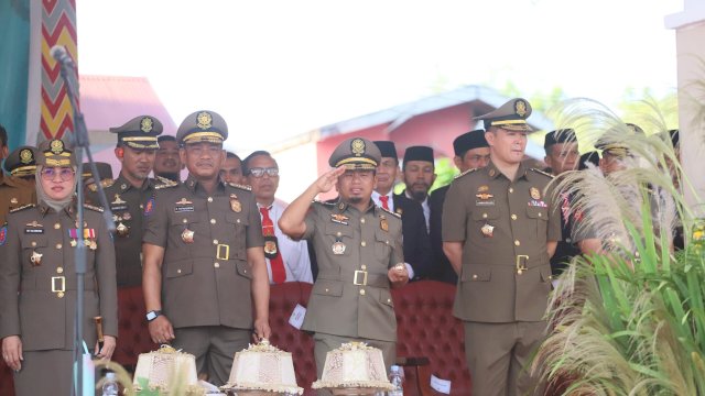 Ket: Wali Kota Parepare, Tasming Hamid saat mengikuti kegiatan Apel Kesiapsiagaan Nasional Satpol PP dan Satlinmas di Wajo
