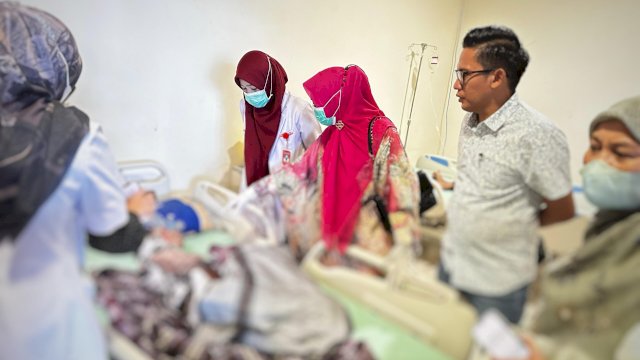Pemkab Gowa segera melakukan penanganan kepada dua warga Kecamatan Pallangga di RSUD Syekh Yusuf, kemarin. (Dok. Humas Gowa) 