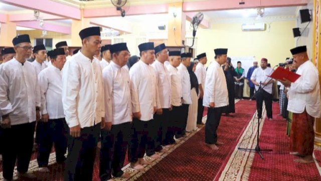 Bupati Kukar, Edi Damansyah saat mengukuhkan LPTQ [Foto: Prokom]