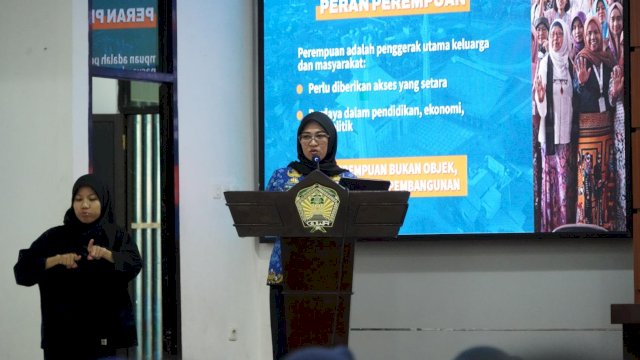 Bupati Gowa Sitti Husniah Talenrang saat membuka Musyawarah Rencana Pembangungan (Musrenbang) Anak, Perempuan dan Disabilitas Kabupaten Gowa Tahun 2025 di Baruga Karaeng Galesong, Kantor Bupati Gowa, Kamis (17/04/2025). (Dok. Humas Gowa) 