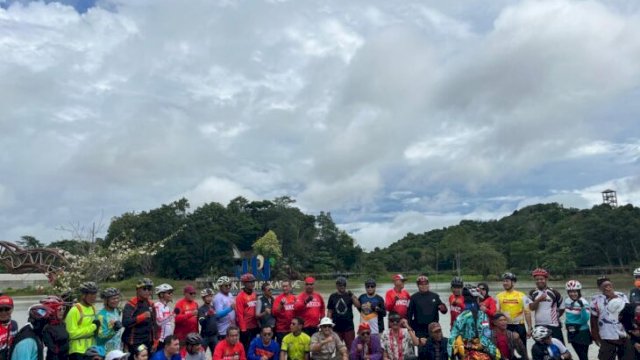 Foto bersama Komunitas Sepeda pada agenda Gowes Fun Kukar Idaman 2025. (Istimewa)