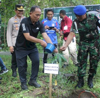 Parepare Ikut Gerakan Menanam Serentak, Tanam 1.500 Bibit dalam Peringatan Hari Bumi 2025