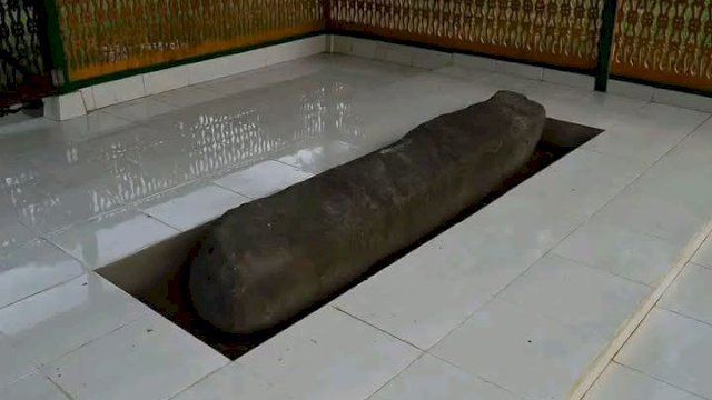 Salah satu Prasasti Yupa di kecamatan Muara Kaman, kabupaten Kutai Kartanegara. (IST)