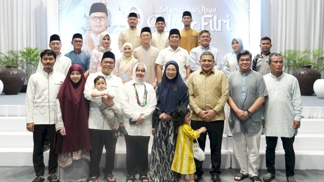 Wali Kota Makassar, Munafri Arifuddin saat melakukan silaturahmi di kediaman Wali Kota Makassar periode 2014-2024, Moh Ramdhan Pomanto di Jalan Amirullah, Senin (31/3/2025). (Foto: Istimewa)