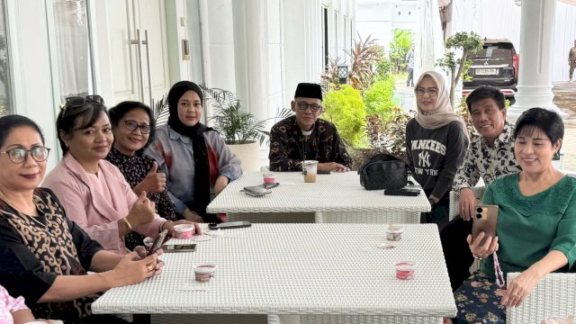Wakil Gubernur Sulawesi Selatan, Fatmawati Rusdi bersama Ketua DPRD Sulsel, Andi Rachmatika Dewi menerima kunjungan Ketua PGI Wilayah Sulselbar di Rumah Jabatan Wakil Gubernur Sulsel, Jl Yusuf Daeng Ngawing, Makassar, Kamis (3/4/2025). (Foto: Istimewa)