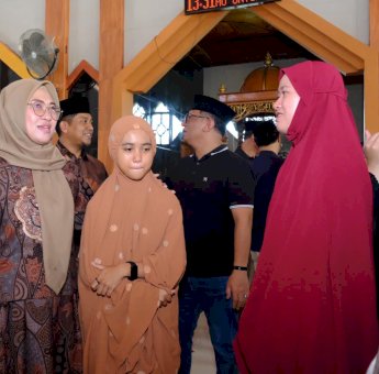 Datang Langsung ke Lutra, Husniah Beri Dukungan ke Peserta STQH Asal Gowa