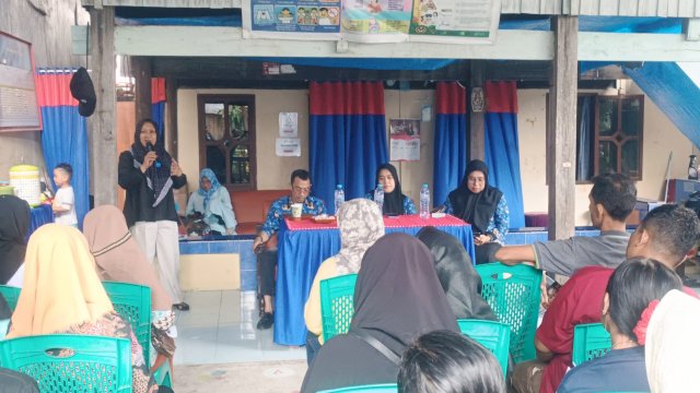 Ket: Kegiatan Penguatan Kelompok Konstituen Flamboyan di Kelurahan Ujung Lare