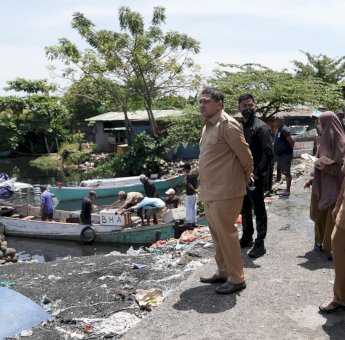 Wali Kota Munafri Sidak Pasar Ikan Lelong Rajawali, Tekankan Perlunya Revitalisasi