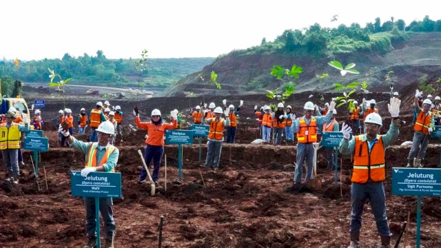 PT Vale Indonesia IGP Morowali melaksanakan penanaman pohon perdana di area reklamasi bertepatan dengan peringatan Hari Bumi, Selasa (22/4/2025). (Foto: Istimewa)