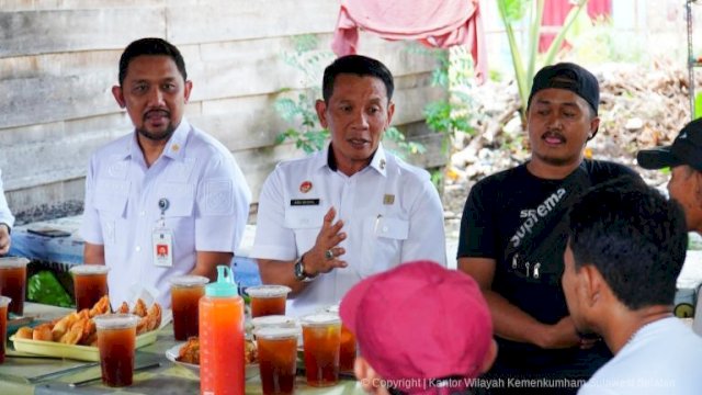 Kanwil Kemenkum Sulawesi Selatan melakukan rapat koordinasi dengan masyarakat sekitar lahan milik Kanwil Kemenkum Sulsel yang terletak di Jalan Mannuruki, Kota Makassar belum lama ini. (Foto: Istimewa)