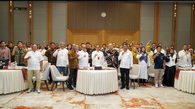 OJK Sulselbar menggelar Halal Bihalal dengan dihadiri pada pelaku jasa keuangan, di Ballroom Kantor OJK Provinsi Sulselbar, kemarin. (Dok. Humas OJK Sulselbar)