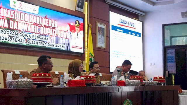 Bupati Gowa Sitti Husniah Talenrang saat memaparkan Kinerja 100 Hari Kepemimpinan Hati Damai, di Baruga Karaeng Galesong, Kantor Bupati Gowa, Senin, (26/05/2025). (Dok. Chaerani/Republiknews.co,id)