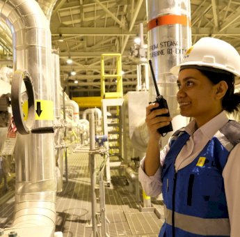 Kartini Masa Kini: Dedikasi Srikandi PLN untuk Negeri Lebih Terang