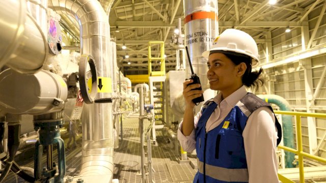 Srikandi PLN memberikan kontribusi besar dalam pembangunan infrastruktur kelistrikan di Indonesia. (Dok. Humas PLN UIP Sulawesi)