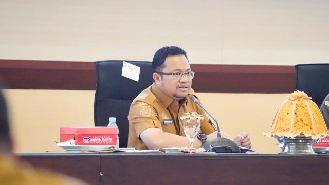 Wabup Gowa Darmawangsyah Muin saat menghadiri Rapat Koordinasi (Rakor) Satgas Percepatan Investasi Sulawesi Selatan, di Ruang Rapat Pimpinan Kantor Gubernur Sulsel, kemarin. (Dok. Humas Gowa) 
