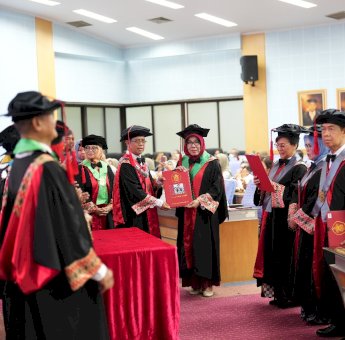 Unhas Kukuhkan Empat Guru Besar, Fokus Ilmu Ekonomi Bisnis dan Pertanian