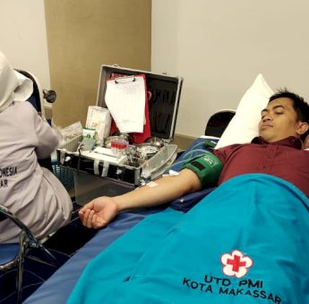 Aksi Donor Darah HUT Aston Makassar Kumpulkan Puluhan Kantong Darah