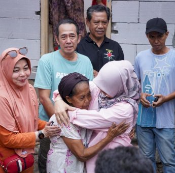 Jadi Penerima Program Bedah Rumah Pemkab Gowa, Daeng Ngintang Terharu dan Bahagia