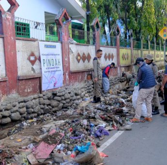Pangkas Pohon dan Relokasi PKL, Ciptakan Tatanan Kota Sungguminasa Lebih Indah