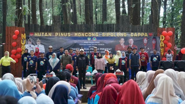 Wakil Bupati Gowa, Darmawangsyah Muin saat menghadiri peringatan Hari Perawat Sedunia, di Desa Wisata Bissoloro', Kecamatan Bungaya, kemarin. (Dok. Humas Gowa)