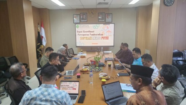 Pemaparan Materi Kabid Pemberdayaan Masyarakat dan Pengembangan Ekonomi Desa DPMD Kukar, Asri Riyandi Elvandar. [IST]
