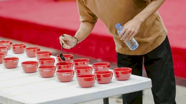 Cupping Kopi tester pada Kartanegara Coffee Event yang digelar Pemkab Kukar. [IST]