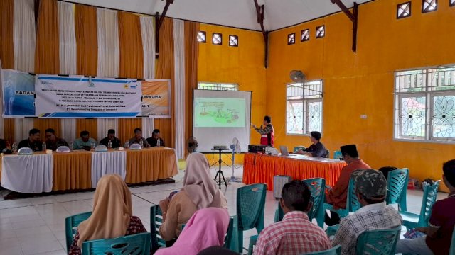 PLN UIP Sulawesi melalui UPP Sulawesi Utara saat menggelar Sosialisasi K3 bagi masyarakat dan pekerja, di Kecamatan Marisa, Kabupaten Pohuwato, Sulawesi Utara, Jumat, (16/05/2025). (Dok. Humas PLN UIP Sulawesi)