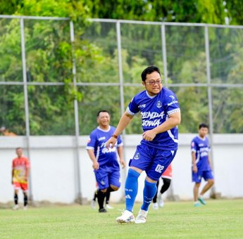 Wabup Hingga Sekda Gowa Antusias Ikut Sepak Bola Persahabatan