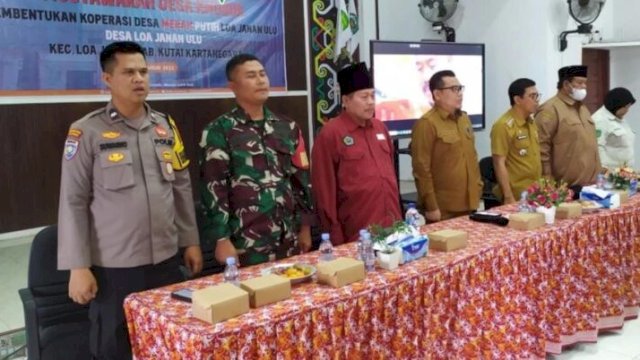 Kadis PMD, Arianto saat menghadiri Musyawarah Pembentukan Koperasi Merah Putih di Desa Loa Janan Ulu. (IST)