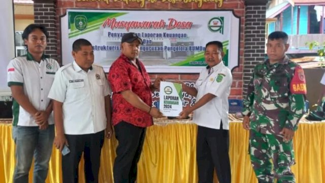 penyampaian laporan keuangan Badan Usaha Milik Desa (BUMdes) "Nasi Bekepor" yang berlangsung di BPU desa Jongkang. (Istimewa)