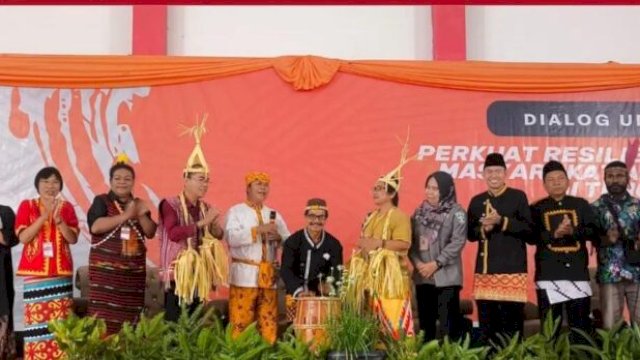 Pembukaan Rapat Kerja Nasional Aliansi Masyarakat Adat Nusantara ke-VIII (Rakernas AMAN VIII) yang diadakan di komunitas masyarakat adat Kutai Adat Lawas Sumping Layang, di Desa Kedang Ipil, Kecamatan Kota Bangun Darat, Kabupaten Kukar. (IST)
