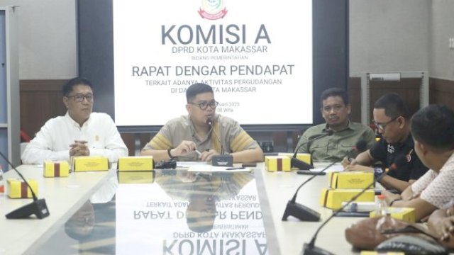 Komisi A DPRD Makassar menggelar RDP terkait aduan masyarakat mengenai aktivitas pergudangan yang masih berlangsung di dalam kota, Rabu (12/2/2025). (Foto: Istimewa)