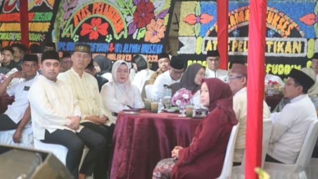 Pimpinan dan anggota DPRD Makassar saat menghadiri buka puasa bersama di halaman Kantor Balaikota Makassar, Senin (3/3/2025). (Foto: Istimewa)