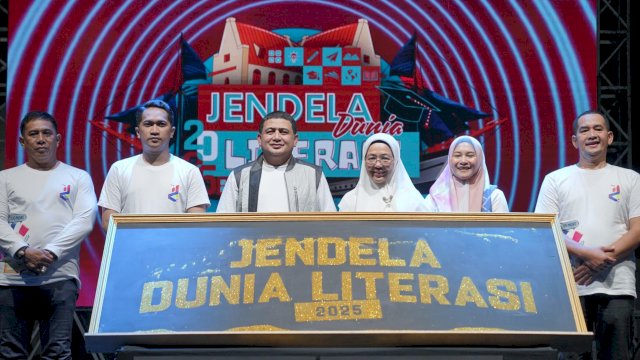 Wali Kota Makassar, Munafri Arifuddin saat membuka kegiatan jendela dunia literasi di Benteng Fort Rotterdam, Makassar, Jumat (2/5/2025). (Foto: Istimewa)