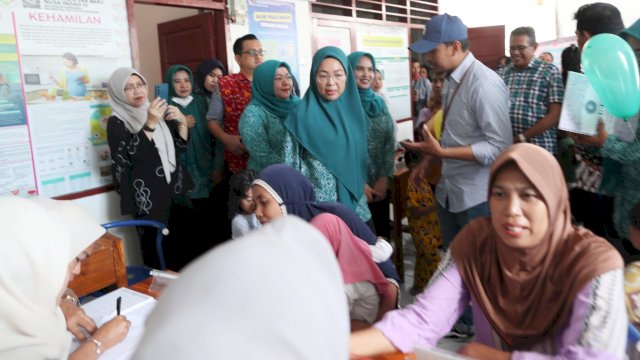 Ketua TP PKK Makassar, Melinda Aksa saat meninjau Posyandu Era Baru Nusa Indah 4, Kelurahan Pannampu, Kecamatan Tallo, Makassar, Sabtu (17/5/2025). (Foto: Istimewa)
